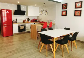 Spacious Flat Near City of Arts - Image 2