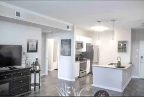 Midtown King 1BR • Walkable • Near FIFA - Image 3