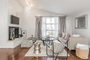 Newly renovated modern home - Image 3