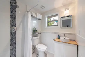 814 LeChicShack •Modern GuestHouse• Private Entry - Image 5