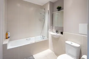Stunning apartment, close to East Croydon station - Image 4