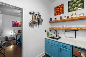 Renovated Spanish Town Studio | King Bed - Image 4