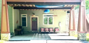 Cozy, Spacious & Close to Everything - Image 2