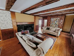 Charming farmhouse on picturesque private estate - Image 2