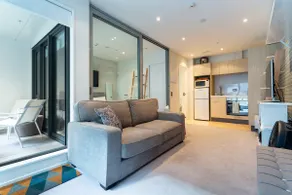 Pristine inner-city nest with carpark - Image 5