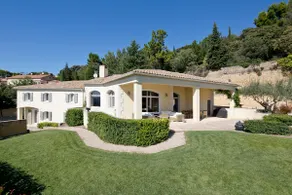 Luxury Provence villa, vineyard views & pool - Image 3