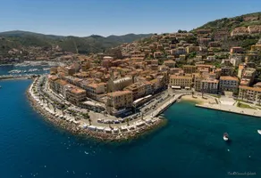 Spacious and bright, spectacular seafront view - Image 3