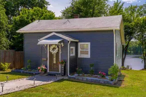 Vintage Riverview Cottage - Image 2