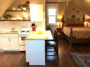 Beautiful and Chic Studio Apartment - Image 4