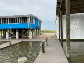 Prime spot located on the water, Luxury living Bayou front living at its finest. - Image 2