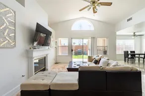 Lovely Home in North Fresno, Premier Neighborhood! - Image 3