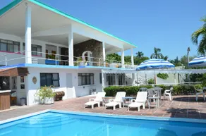 lake house 6 bedrooms 13 beds 18 guests - Image 2