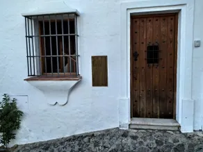 The Little Wooden House - Image 2