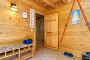 Cozy Log Cabin in White Mountains - Image 4