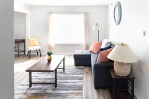 Cozy modern stay 2bedroom apt. Great for travelers - Image 3