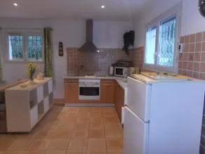 Apartment under the pine trees in the heart of the Alpilles - Image 4