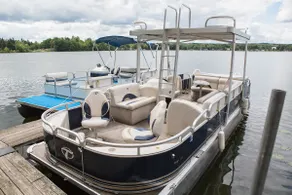 ONE BEDROOM LAKEFRONT CABIN [ROW 1] - Image 4