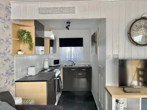 2 bed dog friendly chalet on sunbeach Scratby - Image 4