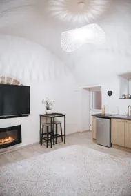 2-room apartment with jacuzzi - Image 3