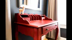 Llama-Theme Apartment - Image 5