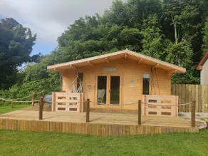 Luxury log cabin with wood fired hot tub - Image 4