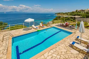 Villa Emmanuela on the sea front. - Image 2