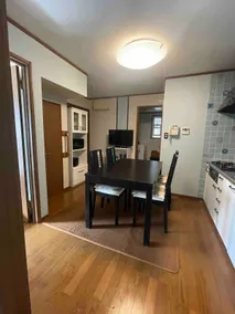 4 minutes from the station! Free parking! Pets are allowed! You can see the police box, so it's safe! A separate part of the first floor of a house. - Image 4