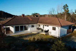 Large spacious detached house, with 15 beds - Image 4