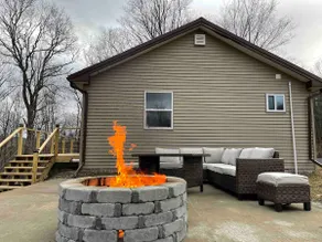 The Earlton - Spacious home w/ fireplace & firepit - Image 2
