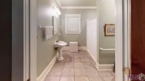 Room w/ private entrance/sitting porch $0 cleaning - Image 3
