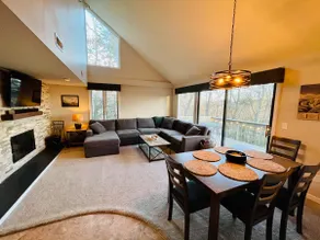 Beautiful Mountain Getaway - Walk to Everything! - Image 2