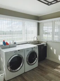 Modern farmhouse - Image 3