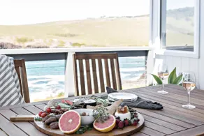 Bask at Loves Bay, Kiama -stylish oceanfront - Image 2