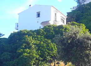 Accommodation in the heart of the village - Image 3