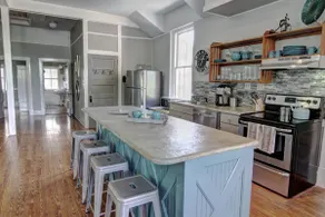 Beautiful Historic Firehouse Suite - Image 5