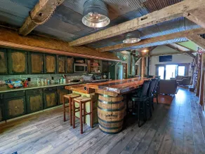Farmhouse retreat overlooking Dale Hollow - Image 2