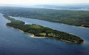 3 Bedrooms with Spectacular Lake View, Wade House - Image 2