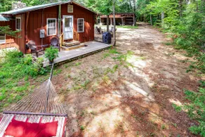 Hideaway next to the woods & 5 min walk to town! - Image 4