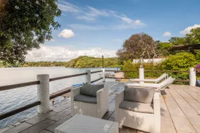 Luxury villa by the lake and sea - Image 3