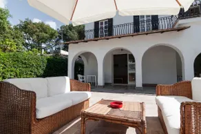 Luxury villa by the lake and sea - Image 4