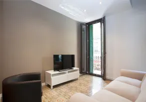 VALLS 2 -Antique & Modernist Apt- w/Elevator now! - Image 3