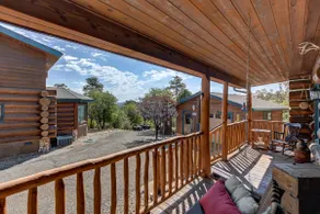 Cozy, Quiet, Authentic Log Cabin-4 mi to Downtown - Image 4