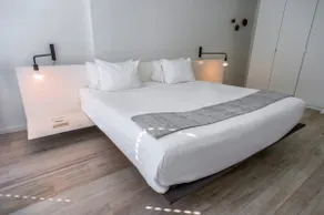 2 Bedroom 1 King/ 3 Twins. One Bath. Walk to beach - Image 2