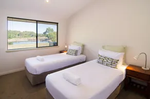 Chalet Three Overlooking Dam - Image 4