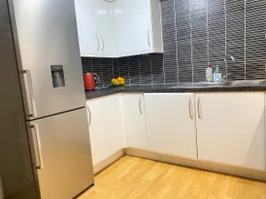 Lovely Paisley Central Location - 2 bedroom apartment. Sleeps 4 Adults - Image 5