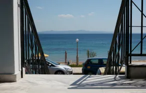 Amazing Beach House ,100sqm, In front of the Sea! - Image 3