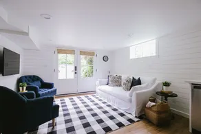 Henry's Hideaway-Cozy Farmhouse Styled Guest Suite - Image 4