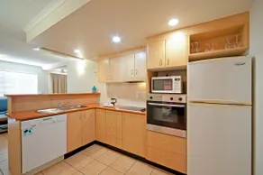 2 Bedroom Apartment Ocean views - Airlie Beach - Image 3