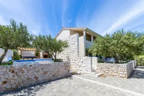 Family friendly villa next to the beach, close to Trogir and Split - Image 3