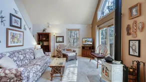 Secluded Dublin Hills Chalet <8 mins to EVL> - Image 3
